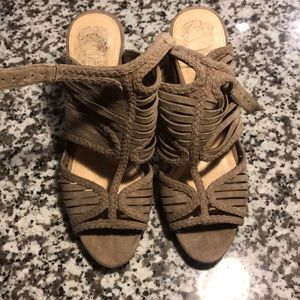 Authentic Vince Camuto thick taupe heels size 10
